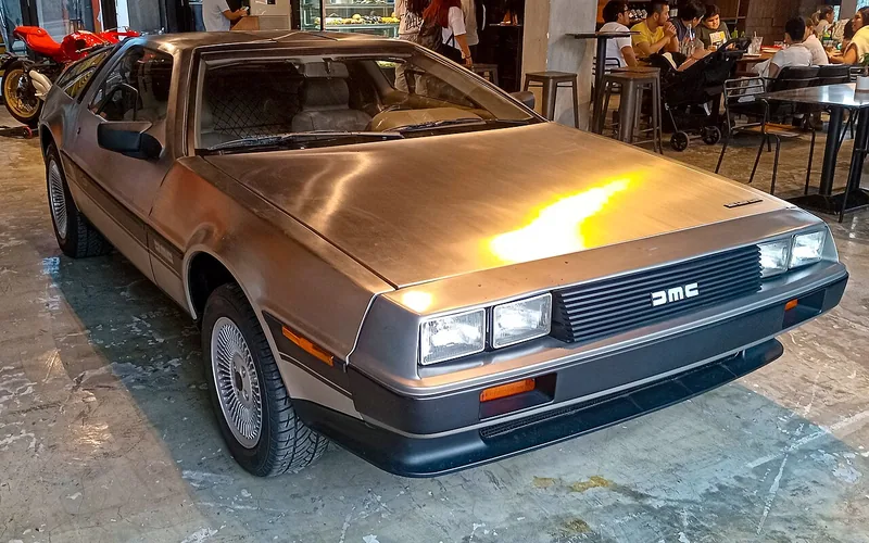 DeLorean DMC-12