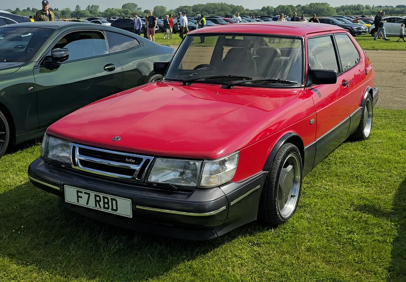 Saab 900
